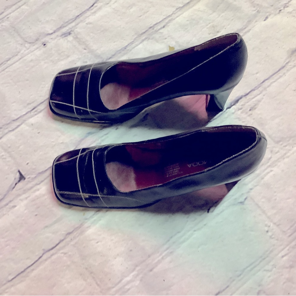 LA MODA SHOES. SIZE 10